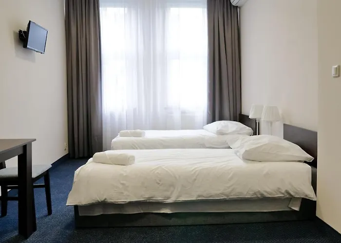 Baza Hotelowa Bobrowiecka 9